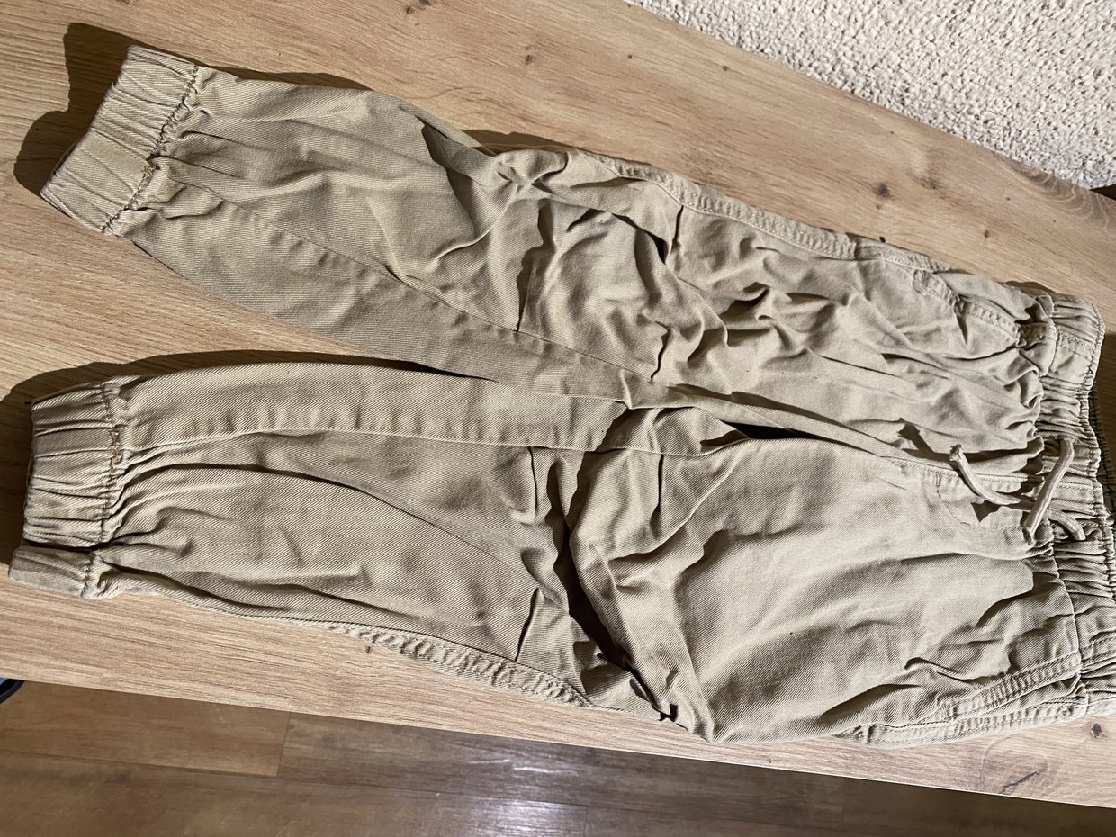H&M beige Jogger gr 110