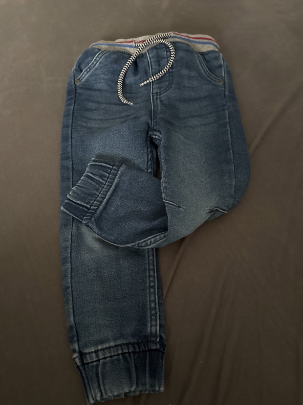 Jeanshose mit Gummizug