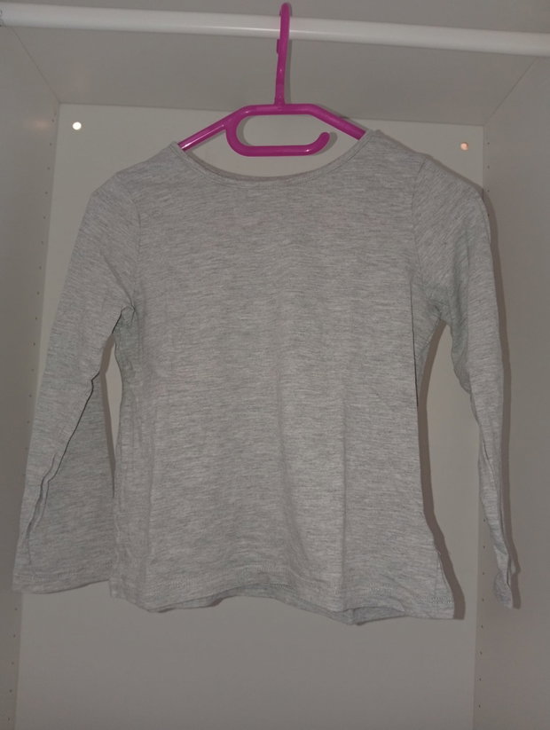 🩶 Grauer Pullover – Größe 110/116