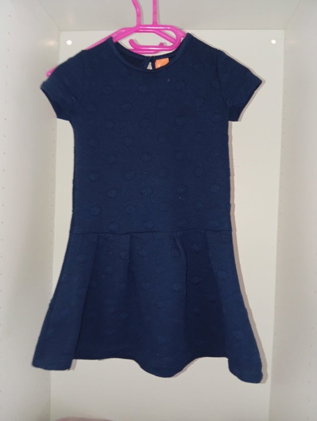 Dunkelblaues Herbstkleid mit 3D-Punkten 💙🍂