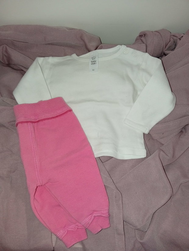 🤍🩷 Set aus weißem Pullover und pinker Hose – Größe 62