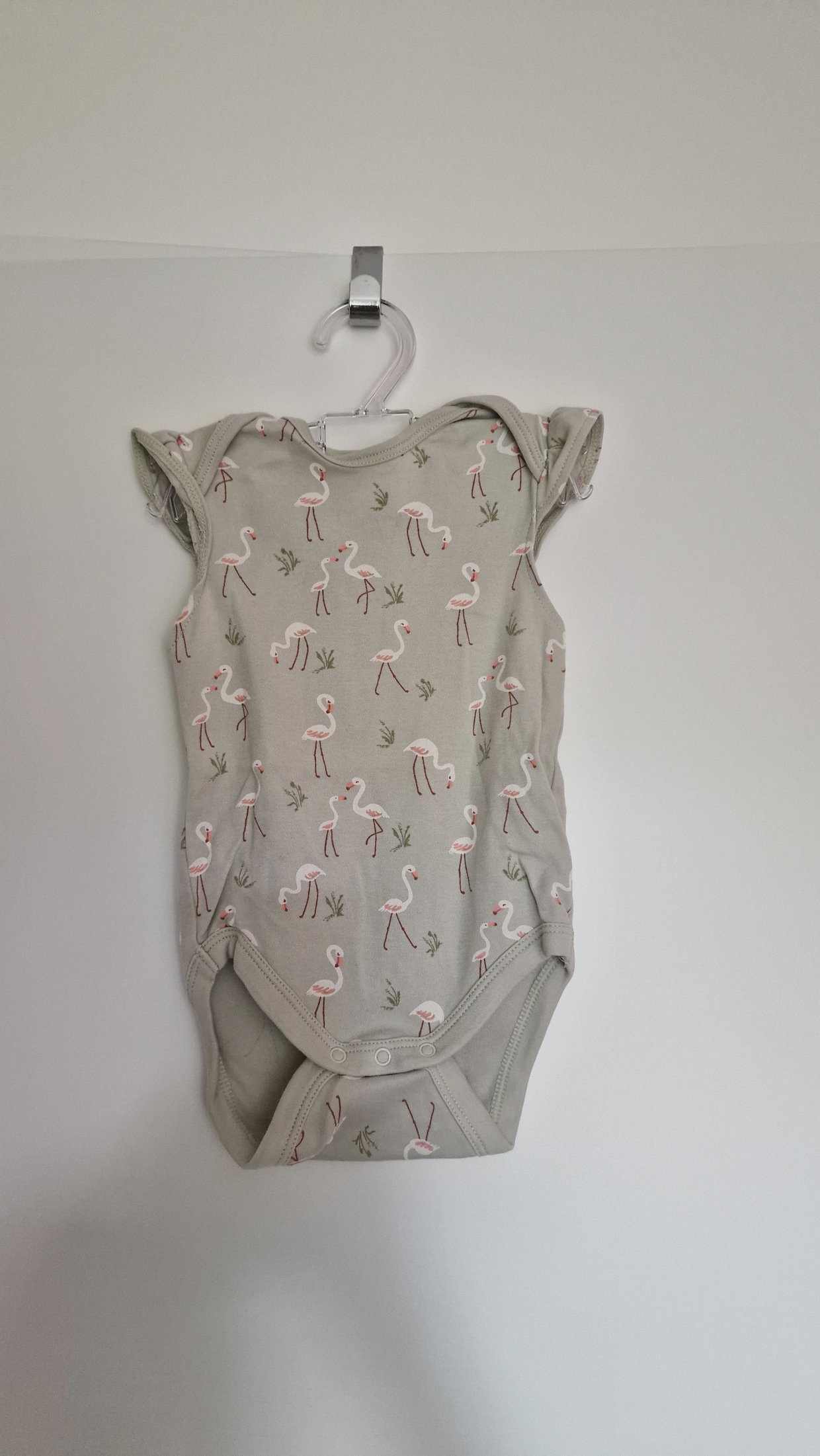 Kurzarmbody grün (Flamingos)