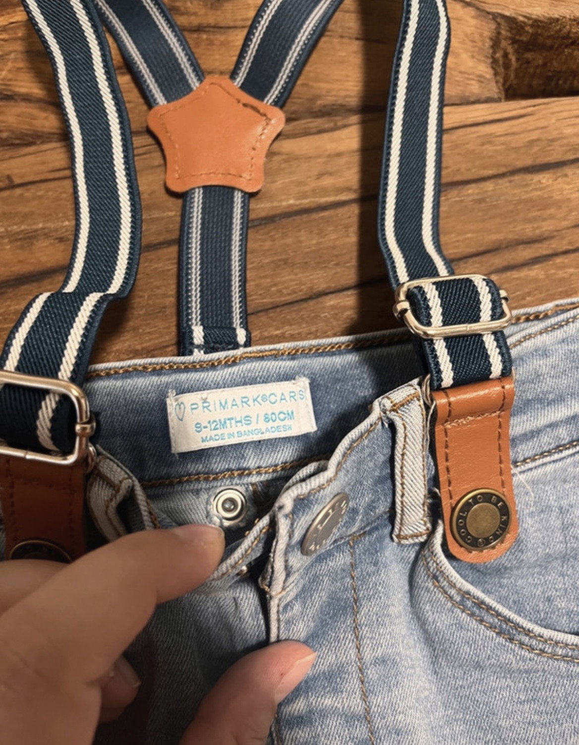 Jeanshose mit Hosenträgern 80
