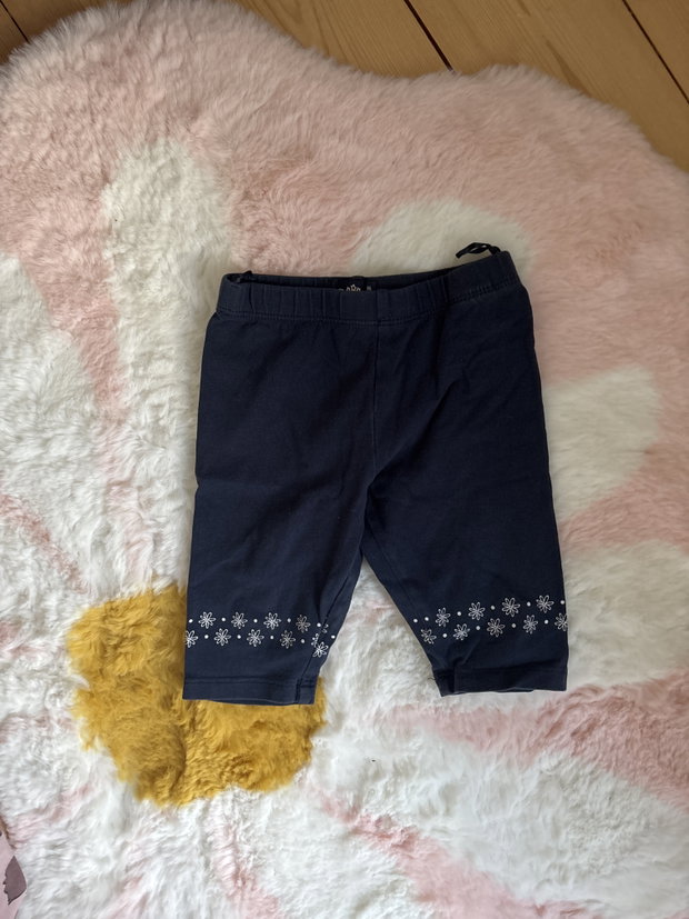 Kurze Blumenhose