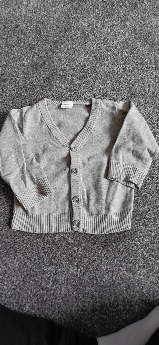 Grauer Cardigan 68