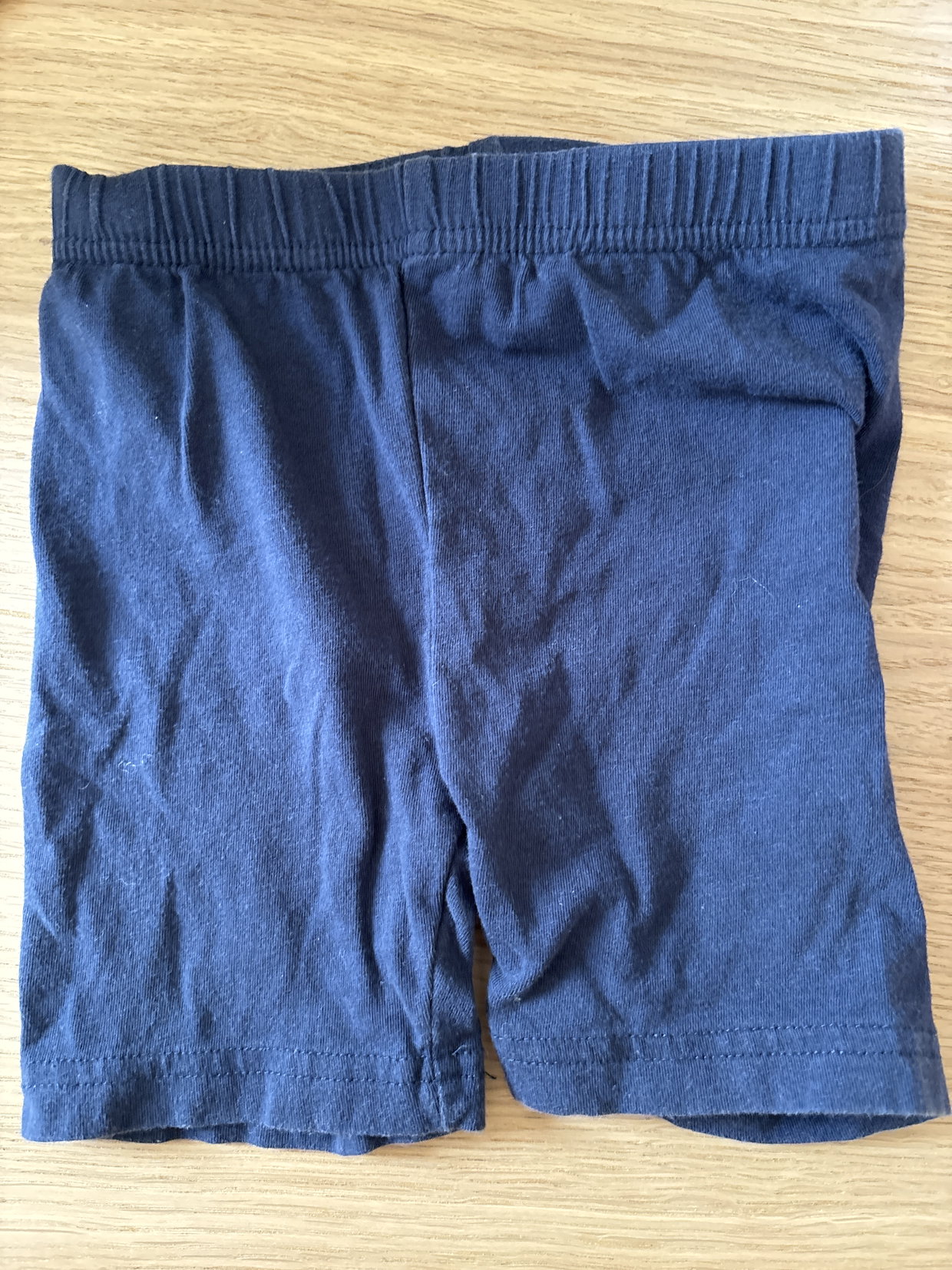 Kurze blaue Hose 