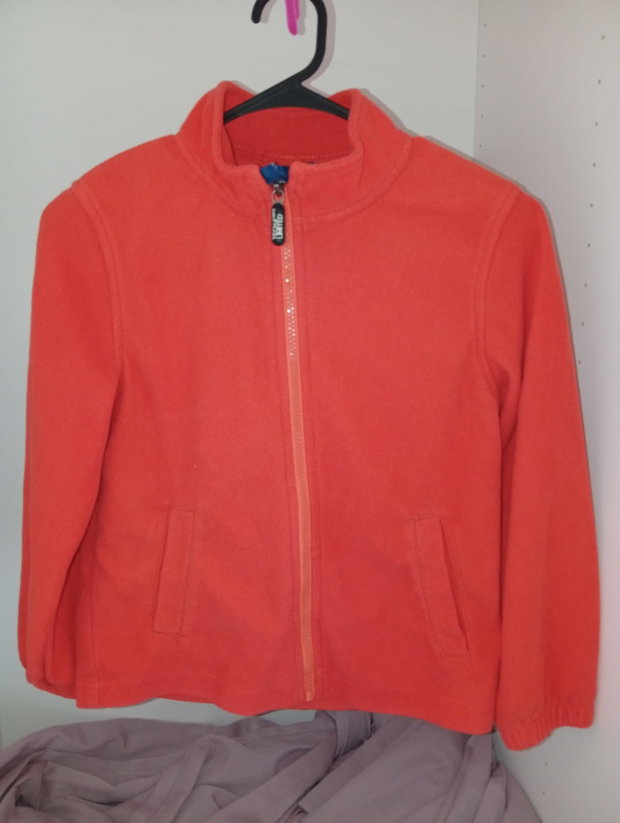 Orange Strickjacke mit Rückenaufdruck 🧡