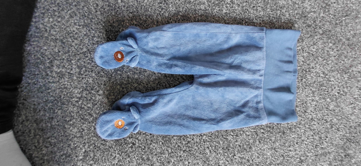 Hose mit Füßen