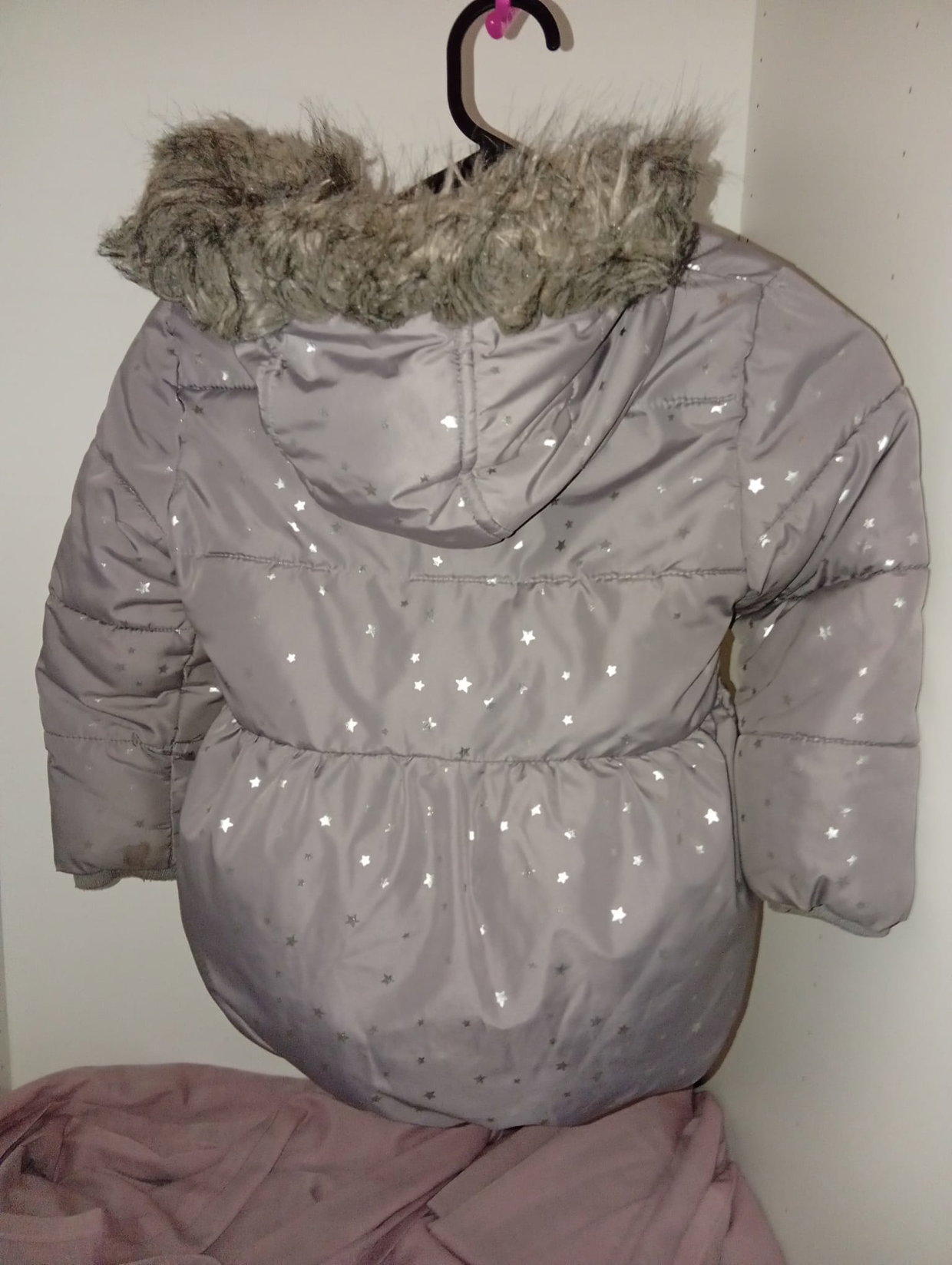 ⭐ Graue Herbst-/Winterjacke mit Sternenmuster – Gr. 104