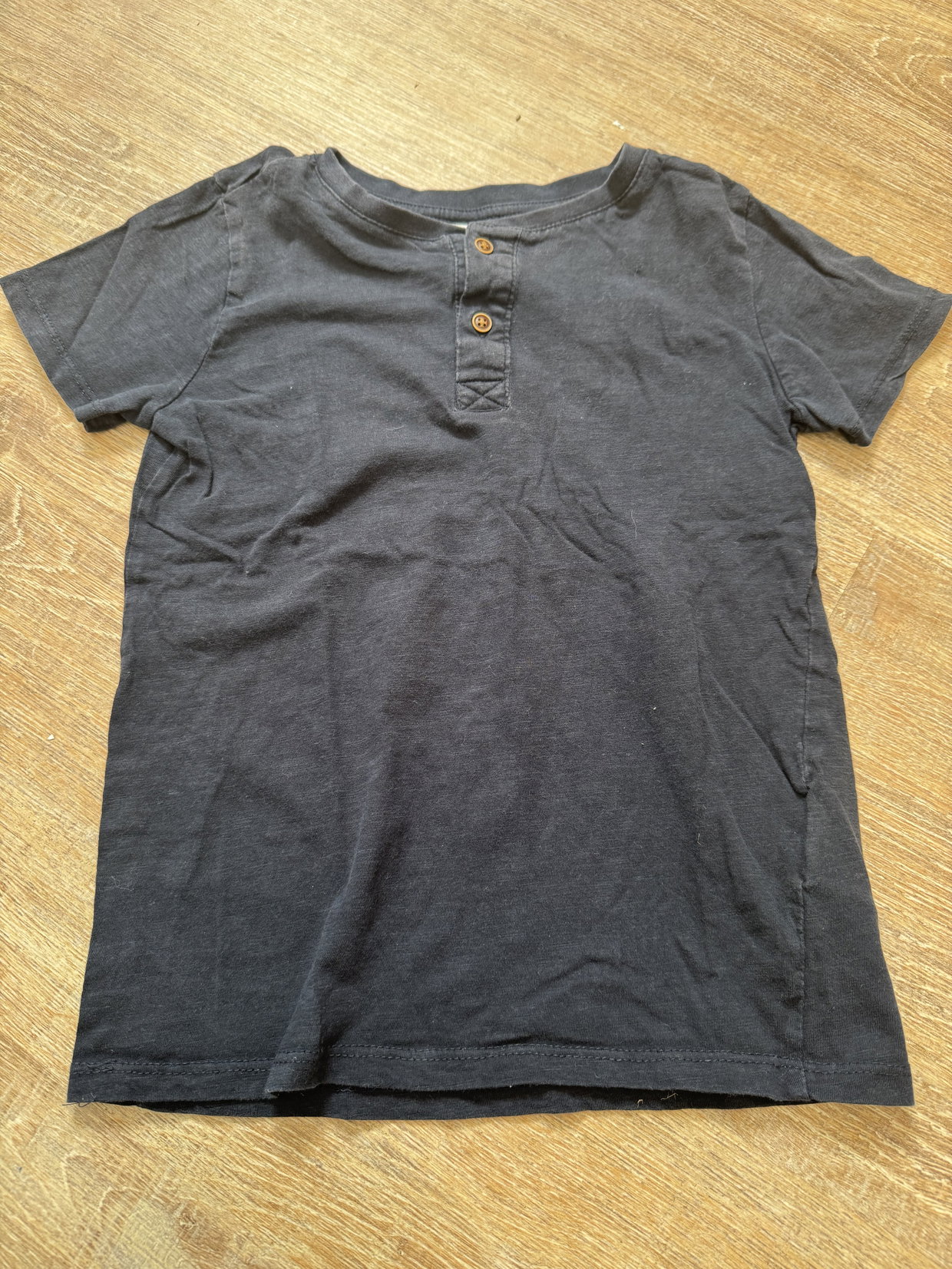 T Shirt blau mit Knöpfen Gr. 128