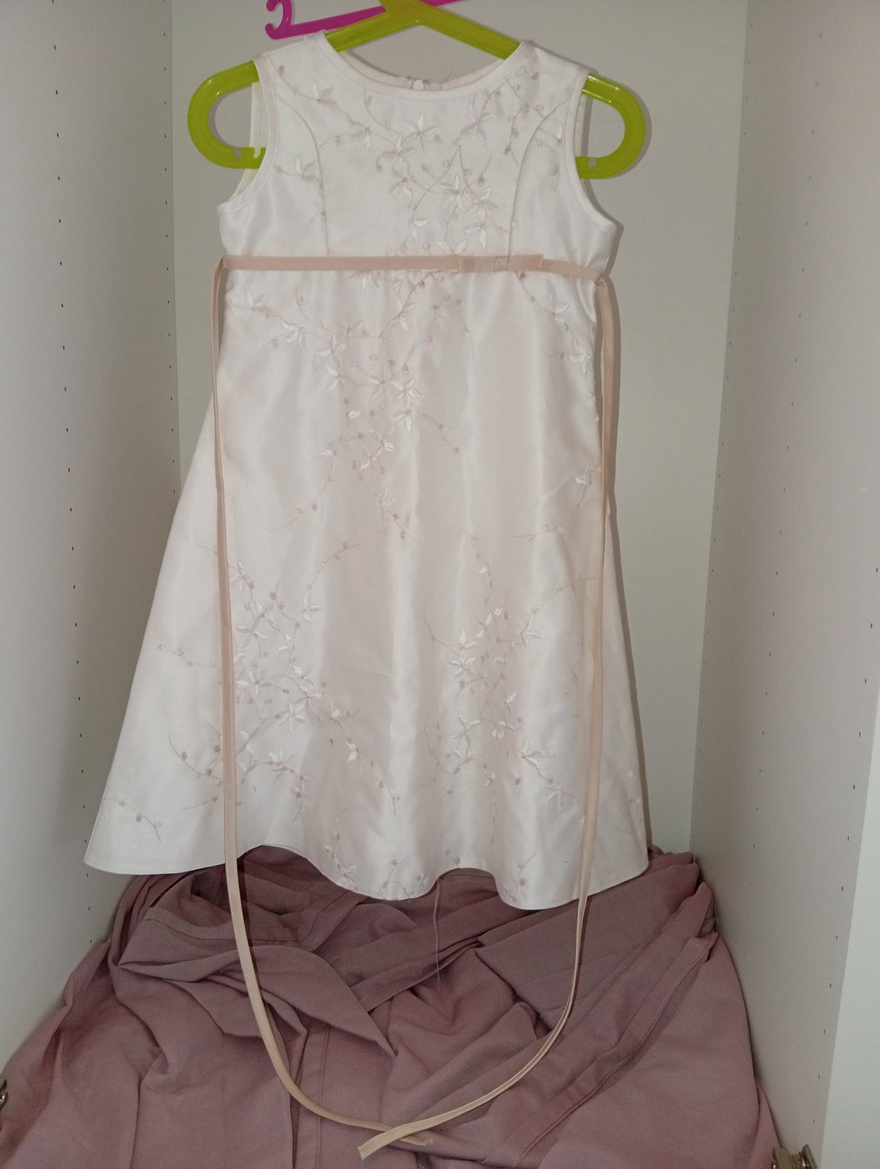 Festliches Blumenkleid in Creme 🤍🌸