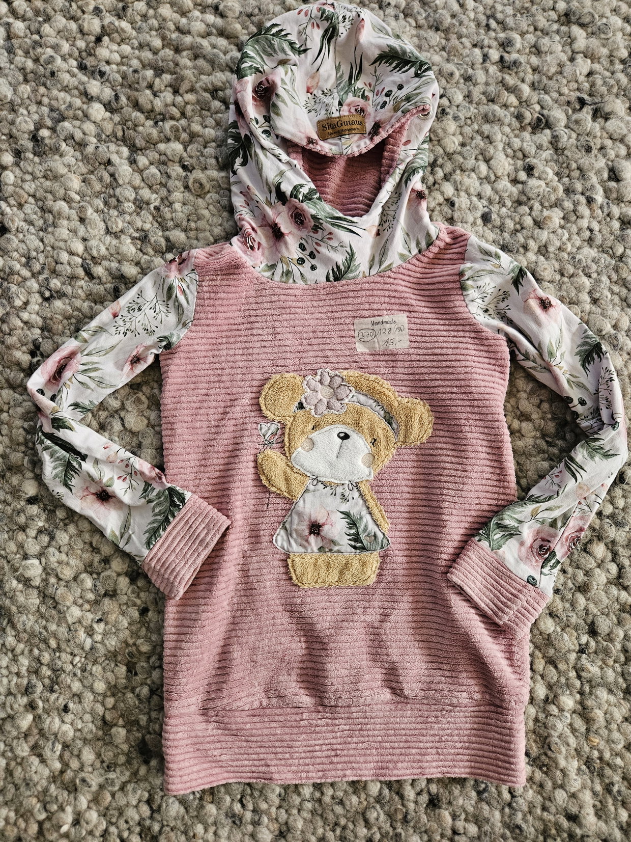 Handmade Langarmshirt mit Stickerei Bär 128/134