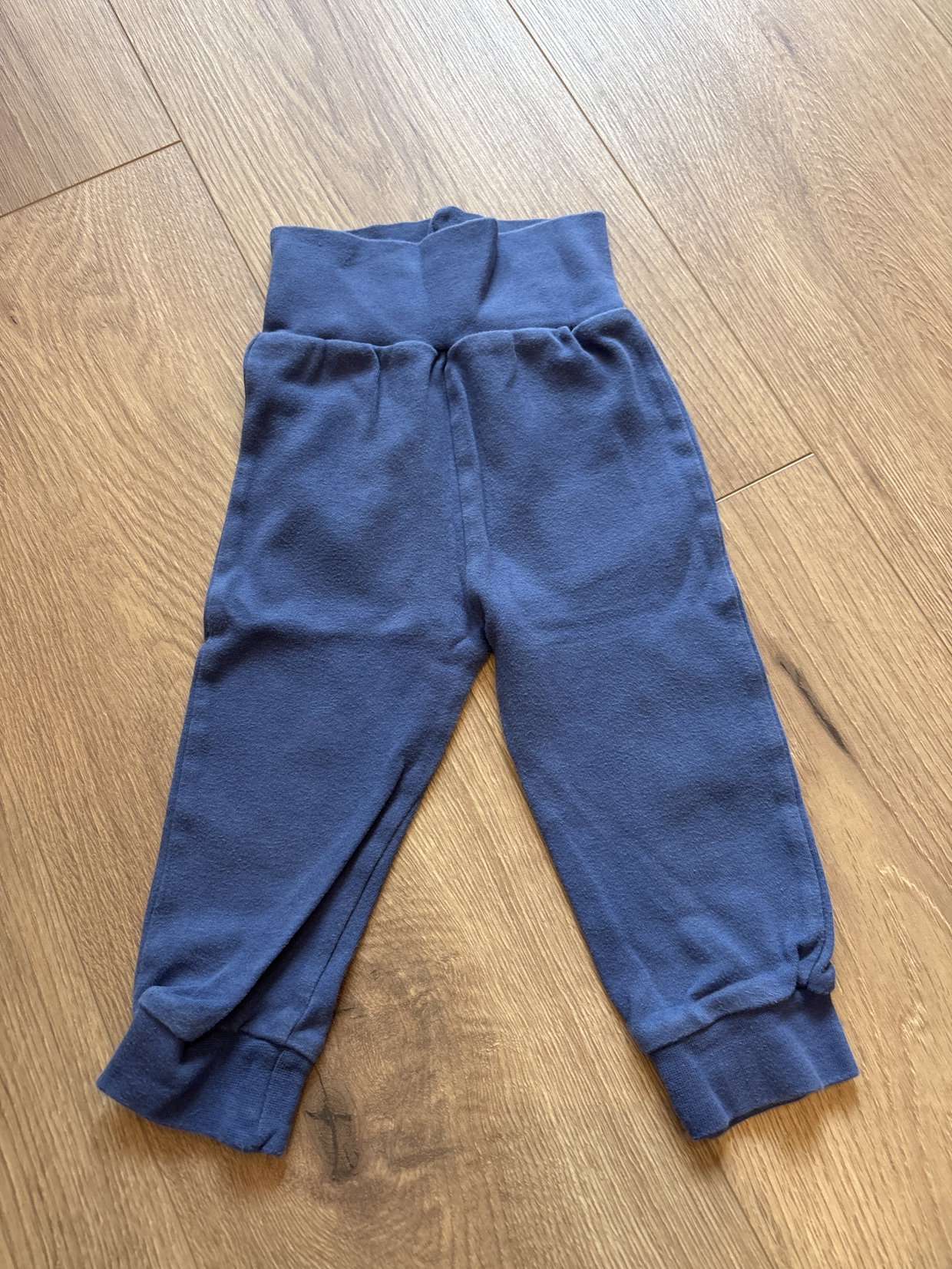 Blaue Jogginghose 