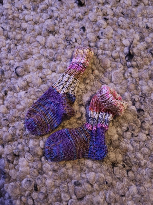 Handmade Wollstricksocken newborn bunt
