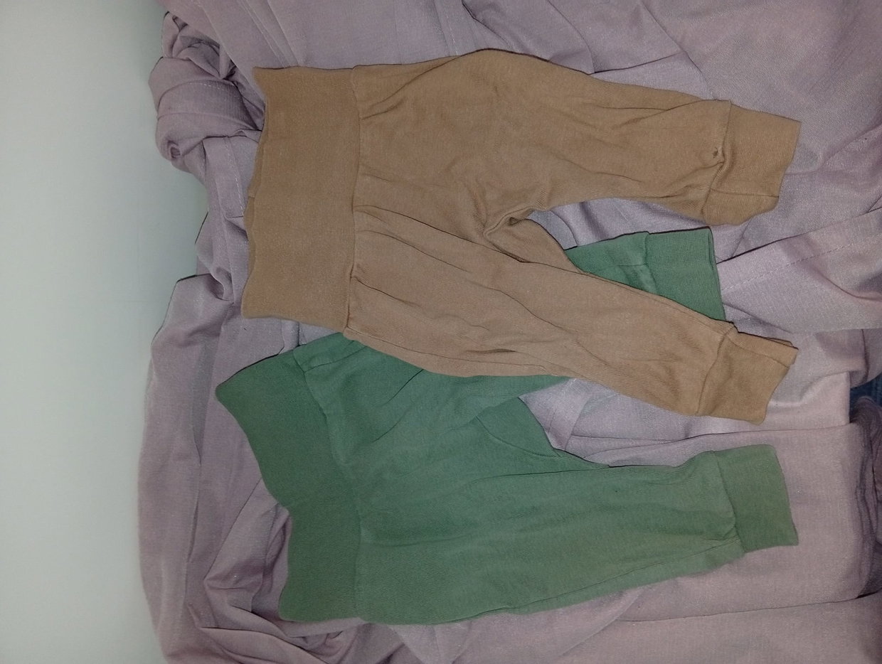 🤎🌿 2er-Set Babyhosen in Braun und Olivgrün – Größe 62
